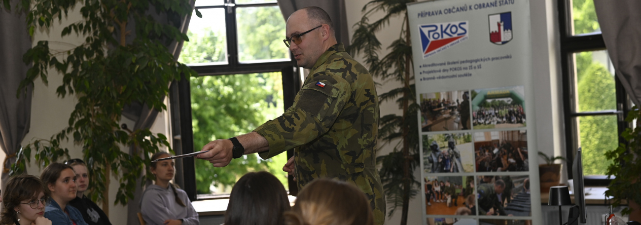 Vojáci přiblížili studentům z Letohradu téma obrany státu