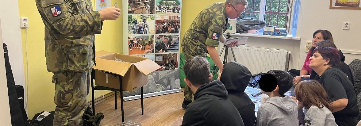 Vojáci z KVV Pardubice navštívili děti v Klokánku