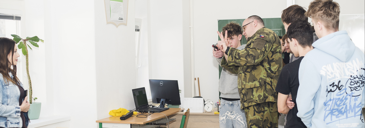 Vojáci z Pardubic školili pedagogy i neziskové organizace v přípravě občanů k obraně státu