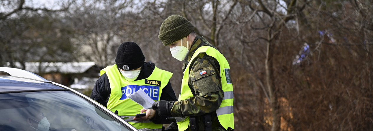 Vojáci pomáhají policistům v Pardubickém kraji