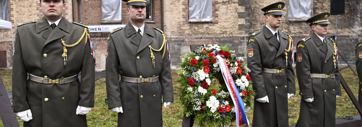 Uctění památky příslušníků paraskupiny Silver A, obyvatel Ležáků a dalších členů protinacistického odboje na Pardubicku