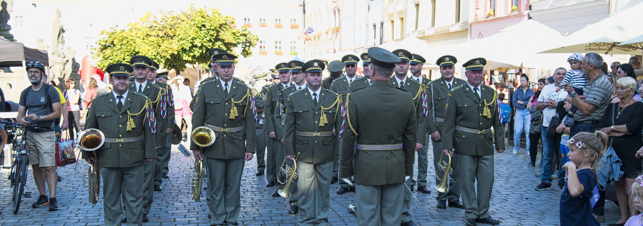 cely_slavnostni_ceremonial_doprovazela_ustredni_vojenska_hudba_praha.jpg