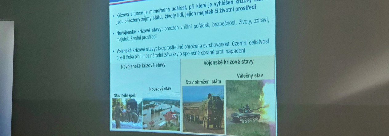 Jaké rozlišujeme krizové stavy, jaké úkoly musejí vojáci plnit, proč vstupujeme do mezinárodních organizací NATO, EU a OSN, to vše jsou informace, které se dozvěděli žáci této základní školy.