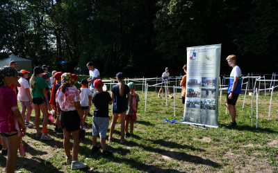 Dětský tábor v Obořicích u Nasavrk v Pardubickém kraji podpořili vojáci z Krajského vojenského velitelství Pardubice a vojáci v AZ