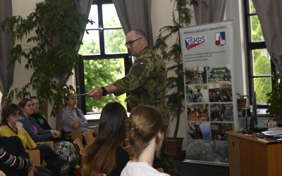 Vojáci přiblížili studentům z Letohradu téma obrany státu
