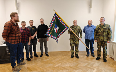 Slavnostní převzetí praporu KVV Pardubice od firmy Velebný & Fam