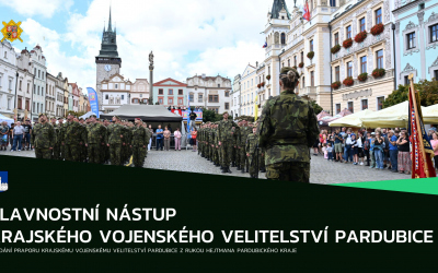 Slavnostní nástup na Pernštýnském náměstí: prapor, ocenění i podpora veřejnosti