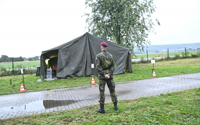 V Pardubickém kraji jsou postaveny čtyři drive - in volební stanoviště, v každém okrese jeden (parkoviště v areálu Enteria Areny Pardubice, parkoviště v areálu Aeroklub ČR Chrudim, parkoviště u sportovního stadionu Svitavy, parkoviště Aquapark – letní koupaliště Ústí nad Orlicí).