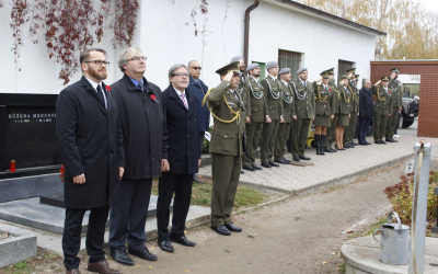 Zástupci státní správy při pietním shromáždění 