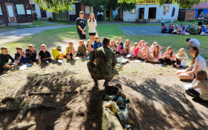 Dětský tábor Balda strávil krásný den s vojáky