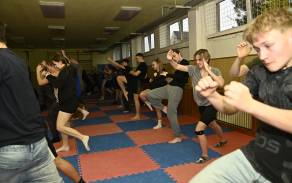 Vojáci na gymnáziu Suverénního řádu maltézských rytířů ve Skutči