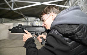 Vojáci na gymnáziu Suverénního řádu maltézských rytířů ve Skutči
