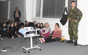 Vojáci navštívili ZŠ Smetanova, Skuteč s projektem POKOS
