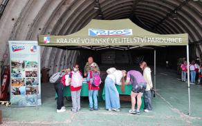 Vojáci Krajského vojenského velitelství Pardubice se zapojili do Dne otevřených dveří 14. plogp a Aviatické pouti