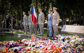83 let od tragédie v Ležákách: Pamětní akt připomněl odvahu a obě