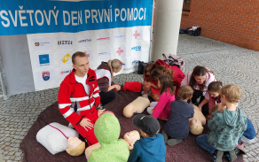 Vojáci z Pardubic podpořili Světový den první pomoci v Ústí nad Orlicí
