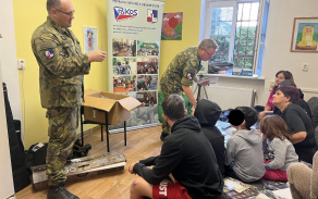 Vojáci z KVV Pardubice navštívili děti v Klokánku