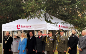 Pietní akt k 107. výročí vzniku Československé republiky v Pardubicích