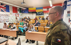 Vojáci z Pardubic školili pedagogy i neziskové organizace v přípravě občanů k obraně státu