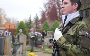 Vojáci z Pardubic uctili památku válečných veteránů