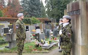 Vojáci z Pardubic uctili památku válečných veteránů