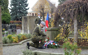 Vojáci z Pardubic uctili památku válečných veteránů
