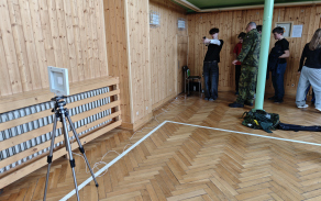 Vojáci studentům přibližují, jak být připraveni na krizové situace