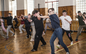 Vojáci studentům přibližují, jak být připraveni na krizové situace