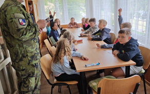 Vojáci z KVV Pardubice přinášejí dětem o prázdninách zážitky i praktické dovednosti