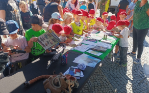 Vojáci z Krajského vojenského velitelství Pardubice podporují Český červený kříž na světových dnech první pomoci v kraji