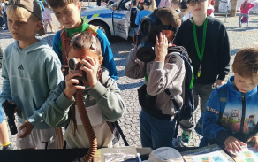Vojáci z Krajského vojenského velitelství Pardubice podporují Český červený kříž na světových dnech první pomoci v kraji