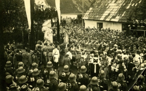 Odhalení sezemického pomníku roku 1925
