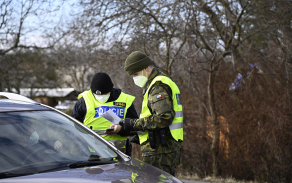 Vojáci pomáhají policistům v Pardubickém kraji