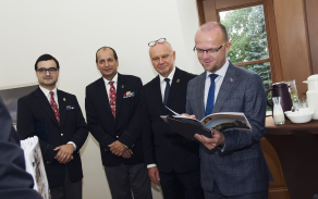 Na tuto akci byli pozvaní představitelé města, kraje a ministerstva kultury včetně britského velvyslance v ČR, jimž chtěl František Bobek z Československé obce legionářské představit výsledky jejich práce, které mají za cíl záchranu této městské památky. 