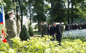 v rámci této vzpomínkové akce přišel uctít památku také europoslanec generálmajor v záloze Hynek Blaško 