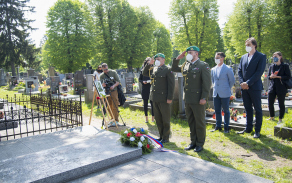 Za Krajské vojenské velitelství Pardubice se této pietní vzpomínky zúčastnil plukovník gšt. Petr Holý společně se svým zástupcem majorem Michaelem Hylákem