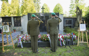 Za Krajské vojenské velitelství Pardubice se této pietní vzpomínky zúčastnil plukovník gšt. Petr Holý společně se svým zástupcem majorem Michaelem Hylákem