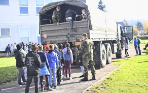 Vojáci ze 14. pluku logistické podpory představovali techniku AČR