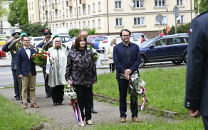 Hold na těchto místech vzdali také senátorka PČR Miluše Horská a poslanec PS PČR a člen výboru pro obranu Jan Řehounek.