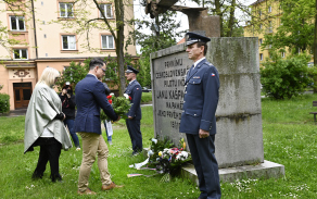 Hold na těchto místech vzdali také primátor města Pardubice Martin Charvát a starostka MO Parudbice I Alena Stehnová