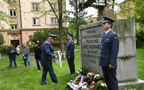Hold na těchto místech vzdali také generálmajor v.v. Ladislav Minařík