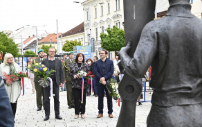 Pietní akt na třídě Míru k uctění památky Jana Kašpara.