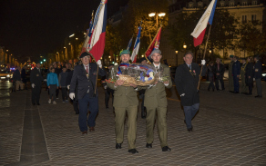 ceremonie Ravivage de la Flamme – oživení ohně pod Vítězným obloukem