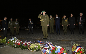 ceremonie Ravivage de la Flamme – oživení ohně pod Vítězným obloukem