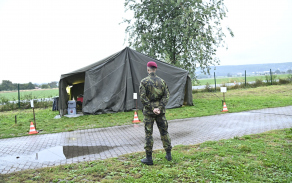 V Pardubickém kraji jsou postaveny čtyři drive - in volební stanoviště, v každém okrese jeden (parkoviště v areálu Enteria Areny Pardubice, parkoviště v areálu Aeroklub ČR Chrudim, parkoviště u sportovního stadionu Svitavy, parkoviště Aquapark – letní koupaliště Ústí nad Orlicí).