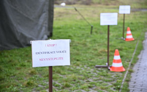 V Pardubickém kraji jsou postaveny čtyři drive - in volební stanoviště, v každém okrese jeden (parkoviště v areálu Enteria Areny Pardubice, parkoviště v areálu Aeroklub ČR Chrudim, parkoviště u sportovního stadionu Svitavy, parkoviště Aquapark – letní koupaliště Ústí nad Orlicí).