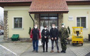 V Hamzově léčebně Luže - Košumberk s Pavlem Vodvárkou, místostarostou města Luže, Jaroslavou Zavoralovou, náměstkyní pro ošetřovatelství 
