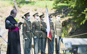 Modlitbu za oběti ležácké tragédie pronesl generální vikář Mons. Jan Paseka.