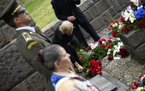 Památku přišla uctít poslední přeživší Jarmila Doležalová, rozená Štulíková