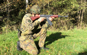 Bývalý profesionální voják na cvičení s pěší rotou Aktivní zálohy krajského vojenského velitelství Pardubice